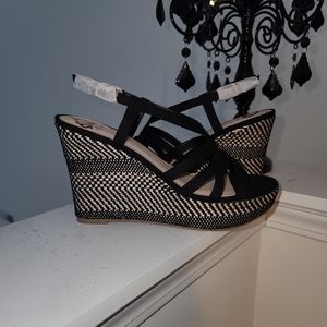 Beautiful New Blk/Nude Wedge Sandals